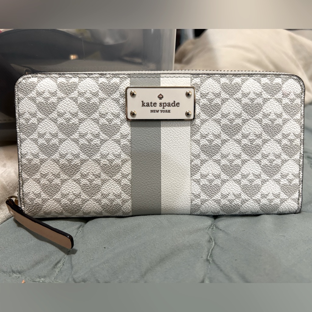New Without Tags, Gray And White Kate Spade Zipper Wallet.